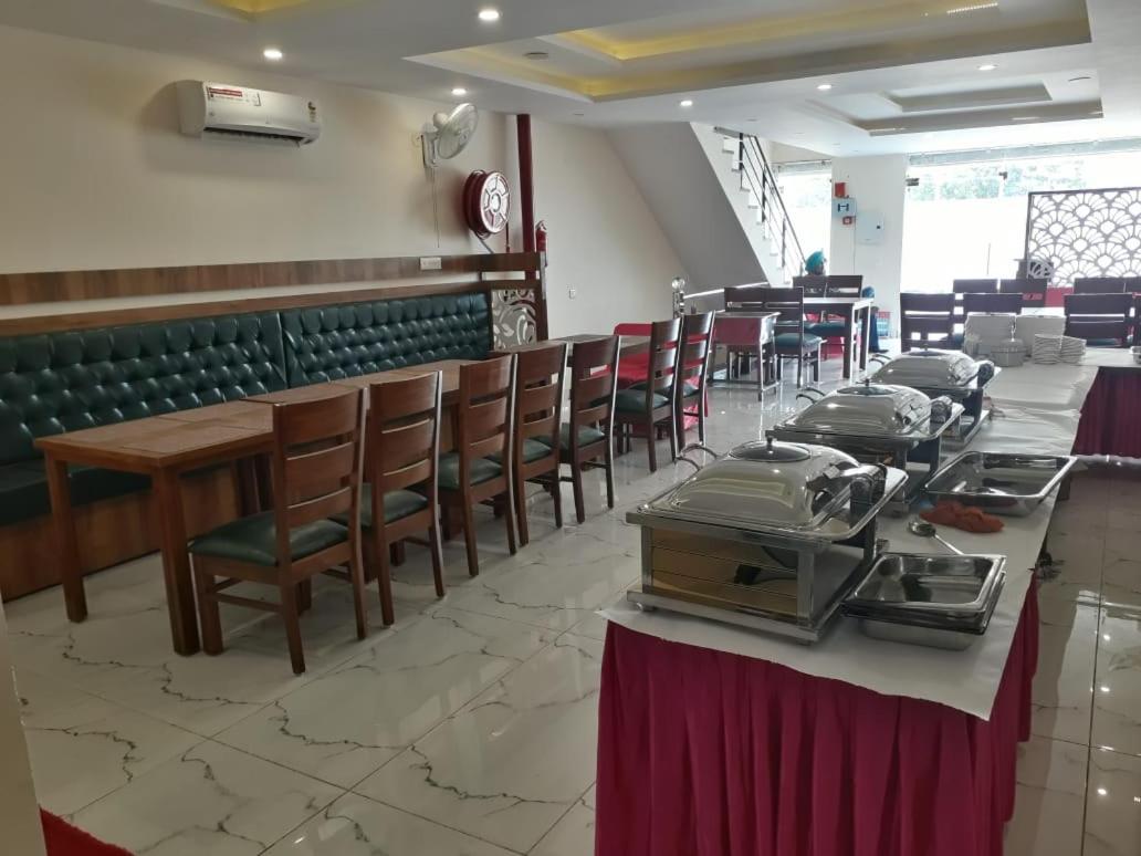 Hotel Wisteria -Main Highway Hotel Zirakpur 외부 사진
