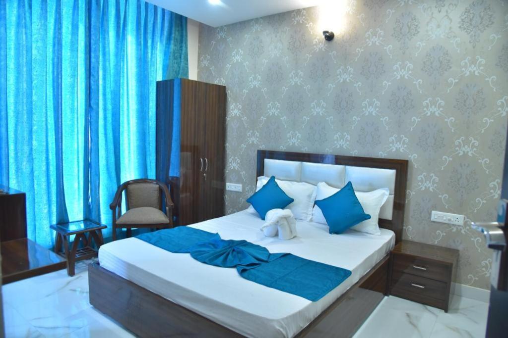 Hotel Wisteria -Main Highway Hotel Zirakpur 외부 사진