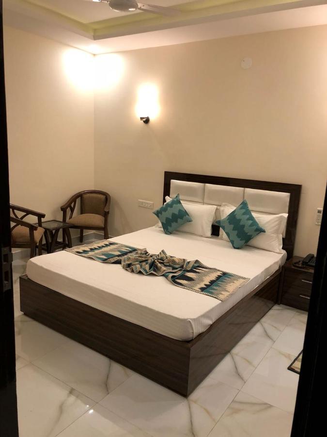 Hotel Wisteria -Main Highway Hotel Zirakpur 외부 사진