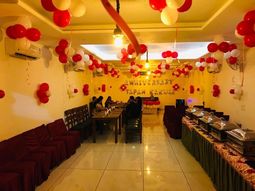 Hotel Wisteria -Main Highway Hotel Zirakpur 외부 사진