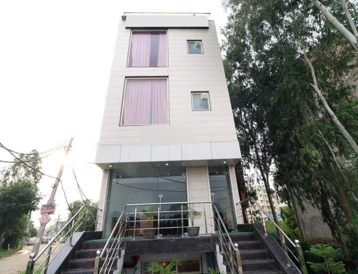 Hotel Wisteria -Main Highway Hotel Zirakpur 외부 사진