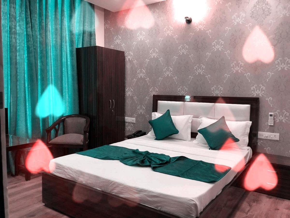Hotel Wisteria -Main Highway Hotel Zirakpur 외부 사진