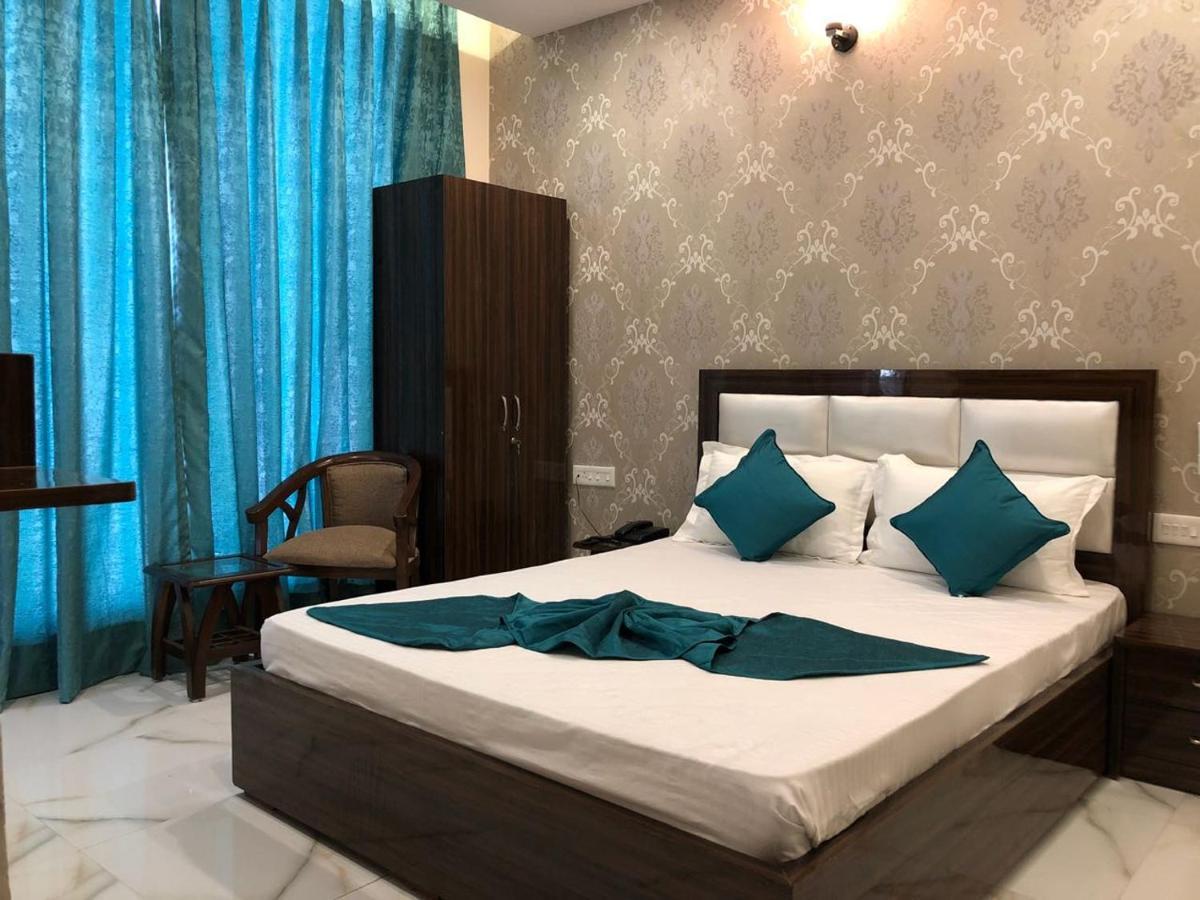 Hotel Wisteria -Main Highway Hotel Zirakpur 외부 사진