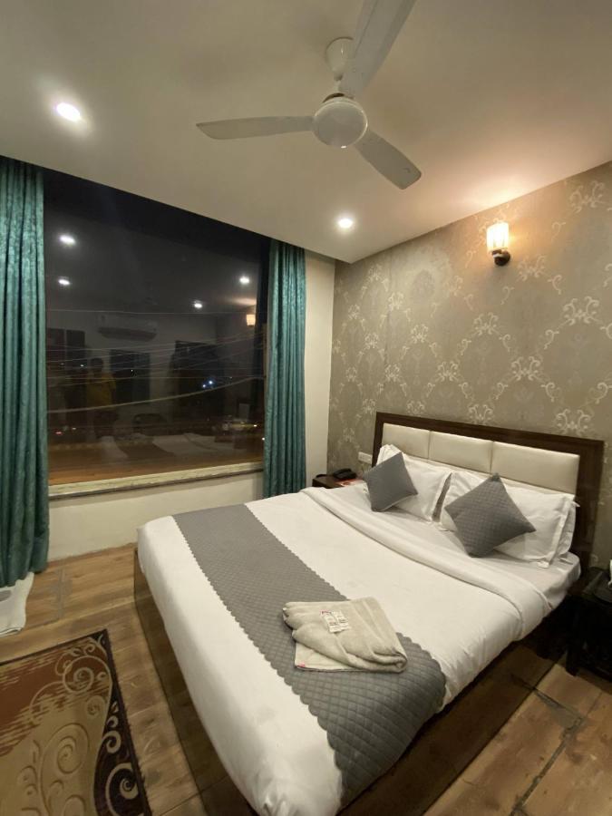 Hotel Wisteria -Main Highway Hotel Zirakpur 외부 사진