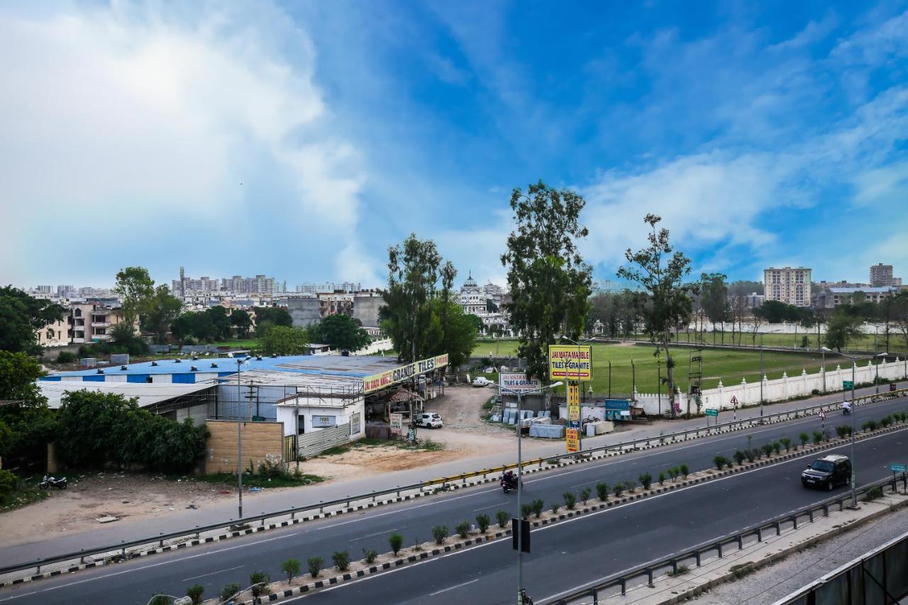 Hotel Wisteria -Main Highway Hotel Zirakpur 외부 사진