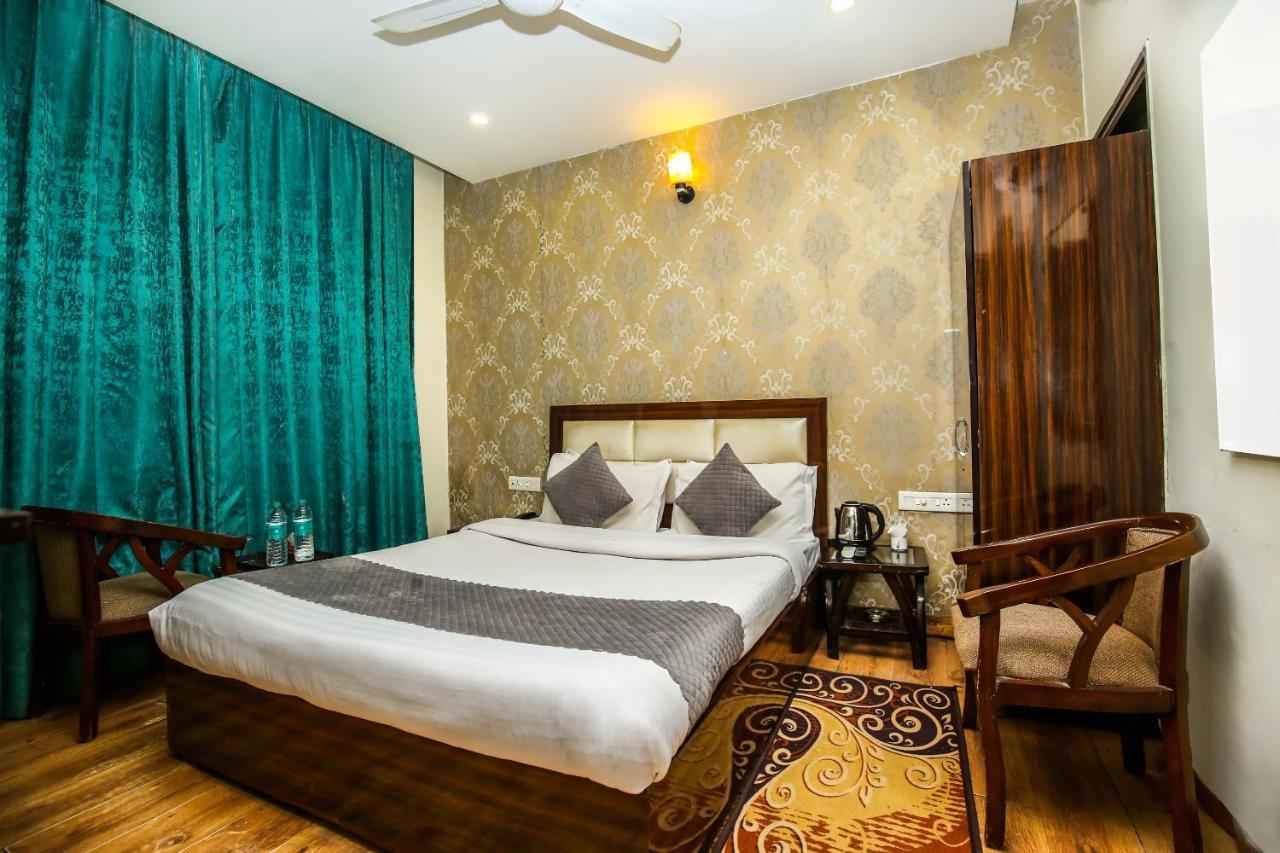 Hotel Wisteria -Main Highway Hotel Zirakpur 외부 사진
